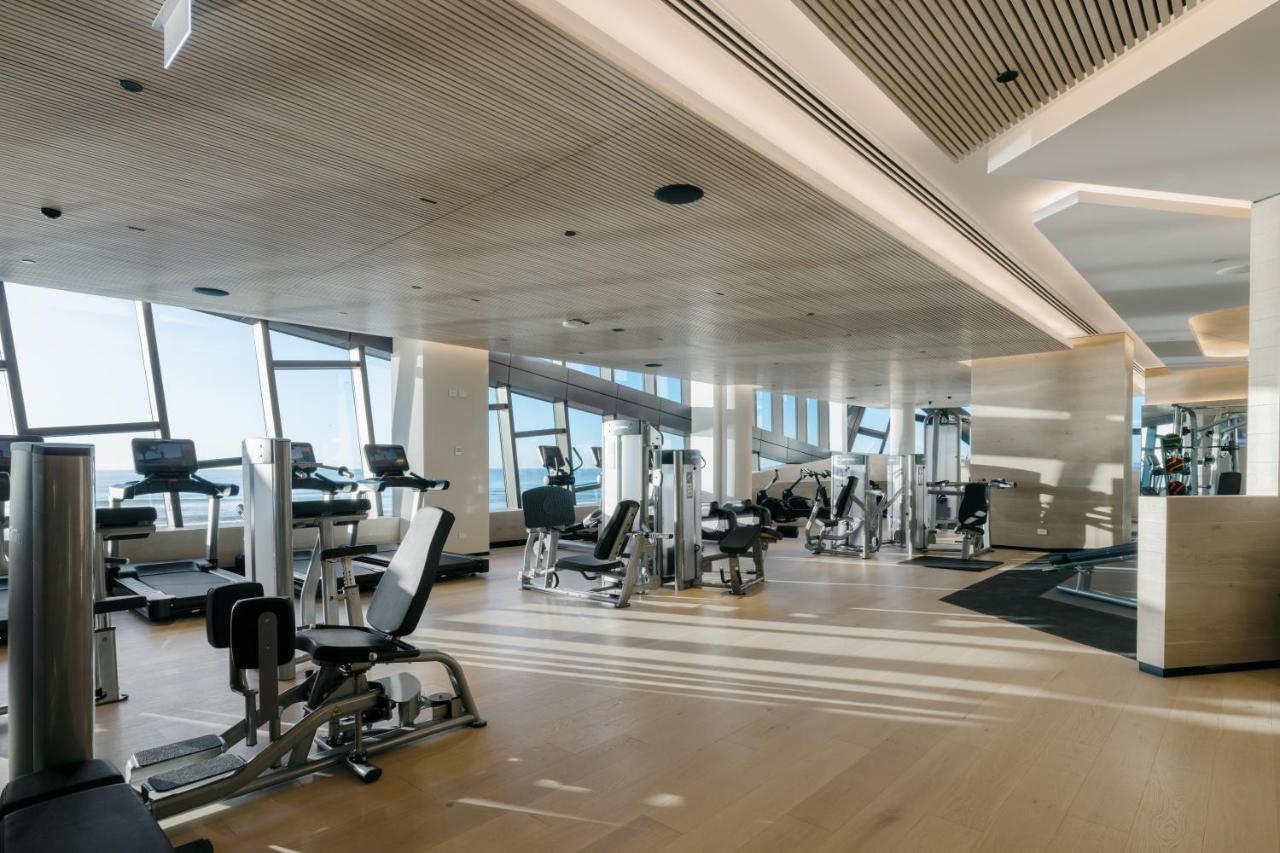 The Langham, Gold Coast And Jewel Residences Exterior foto The gym at the 100 East 53rd Street building