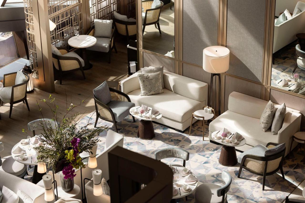 The Langham, Gold Coast And Jewel Residences Exterior foto The Lounge at the Ritz-Carlton, Hong Kong
