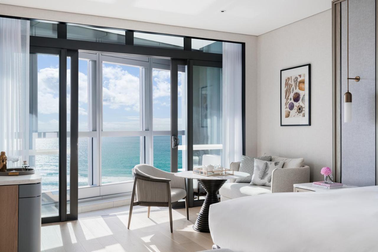 The Langham, Gold Coast And Jewel Residences Exterior foto A suite at the Ritz-Carlton, South Beach