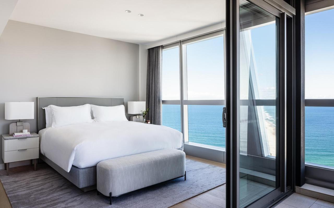 The Langham, Gold Coast And Jewel Residences Exterior foto A bedroom at the West Hollywood hotel